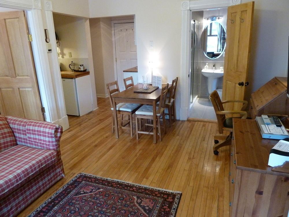 Gite University Bed And Breakfast Montreal Bagian luar foto
