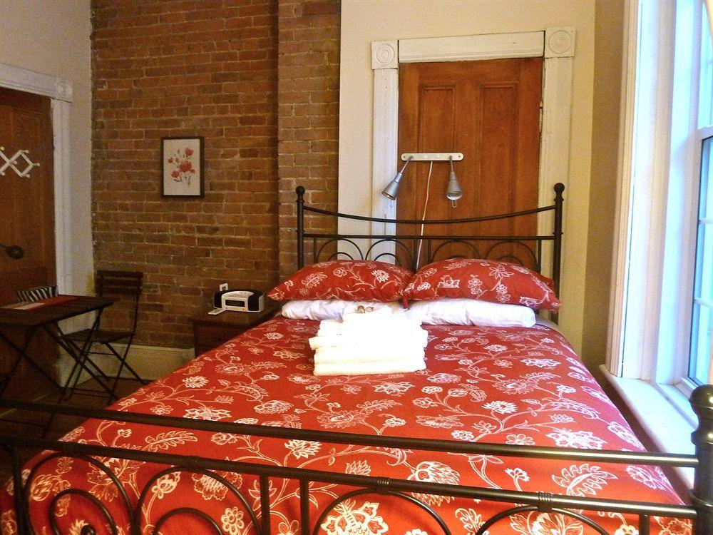 Gite University Bed And Breakfast Montreal Bagian luar foto