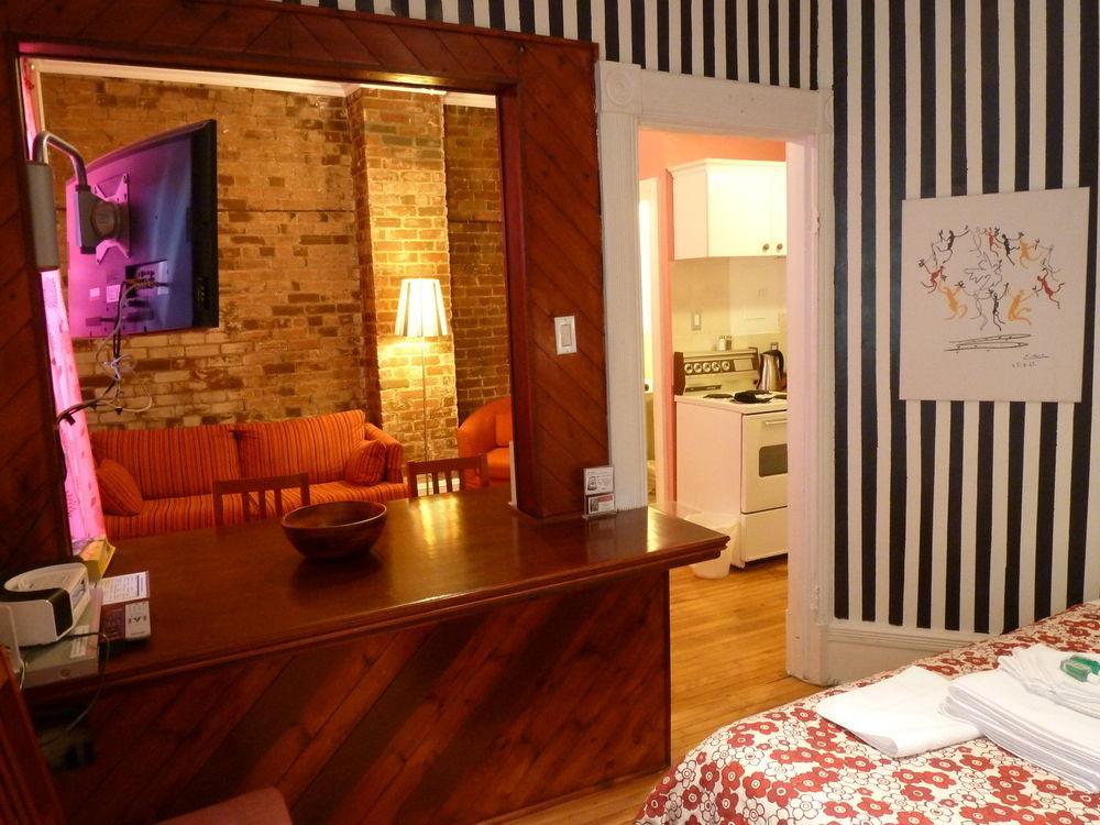 Gite University Bed And Breakfast Montreal Bagian luar foto