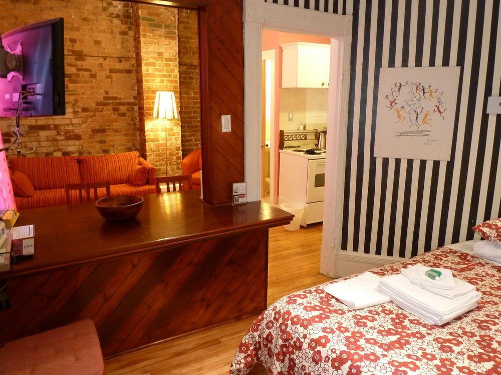 Gite University Bed And Breakfast Montreal Bagian luar foto