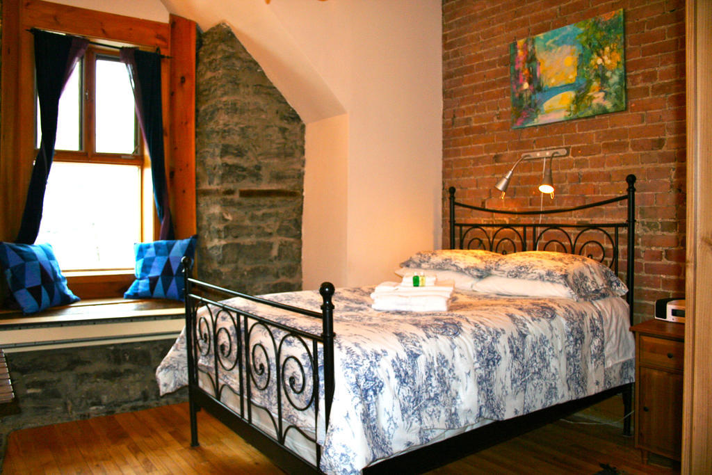 Gite University Bed And Breakfast Montreal Bagian luar foto